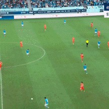 新鹏城10人应战！埃杜-加西亚踩踏马德鲁加腹部，被主裁直红罚下