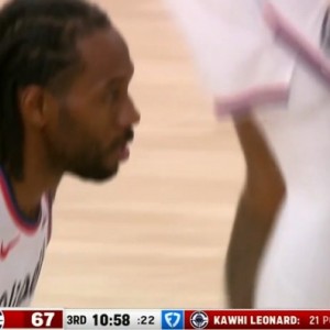 pg电子体验-探囊取物！伦纳德冲击内线抛投得手 完成连续55场得分20+