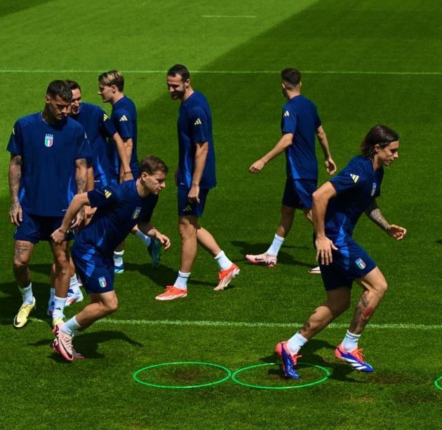 1719640781797036413.jpg GRLNSPxXsAAUwzm.jpg